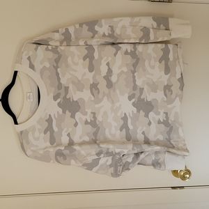 Gap tan and grey camo crewneck sweatshirts. Size XL